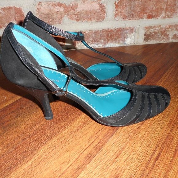 SOLD! Vintage Black leather T-strap pumps, 8 - Picture 3 of 8